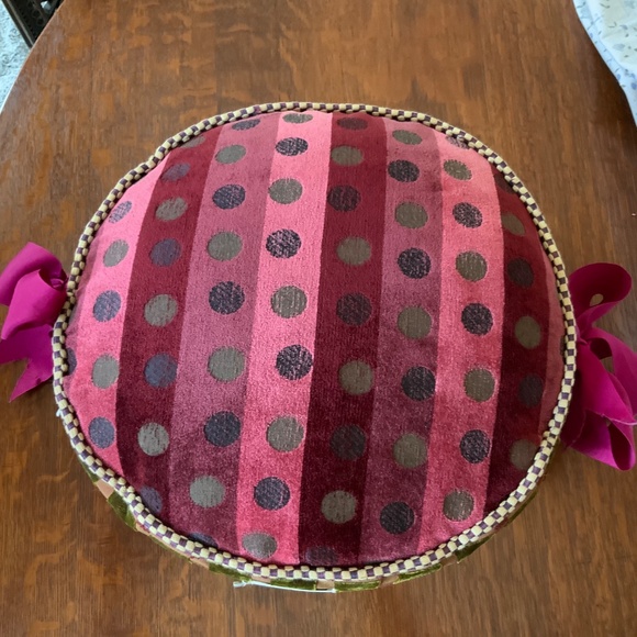 BEAUTIFUL RARE Vintage MacKenzie Childs Round Velvet Pillow with Bow Ribbon Ties - Picture 3 of 12